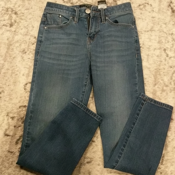 50% off RW & company high-rise super stretch skinny jeans - Picture 2 of 3